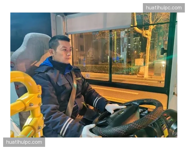 班车司机行车轨迹实时回传 运力调度中心消灭排队空置